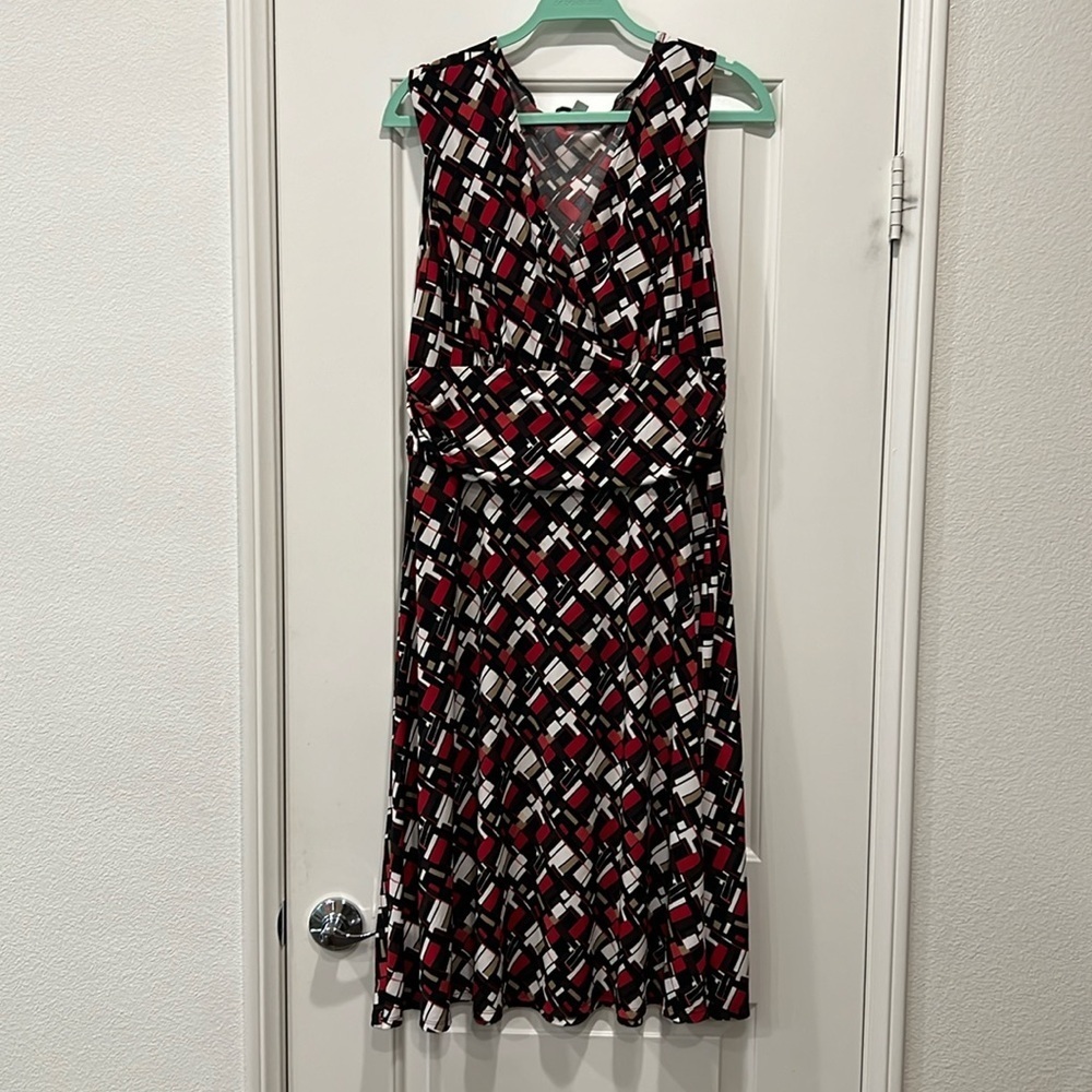 G. H. Bass & Co women’s geometric print sleeveless midi dress. EUC Size 16